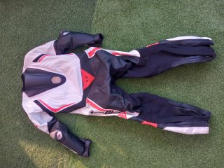Mono dainese talla 54