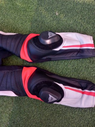 Mono dainese talla 54