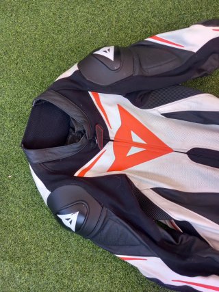 Mono dainese talla 54