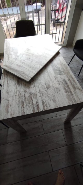 Mesa de comedor moderna