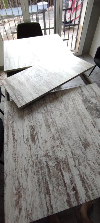 Mesa de comedor moderna