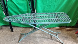 Tabla de planchar vintage metal verde