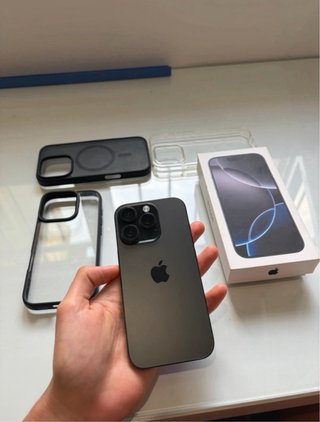 iPhone 16 Pro Negro/Plateado