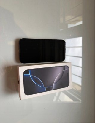 iPhone 16 Pro Negro/Plateado