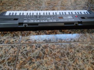 Piano MQ-6104 Pequeño