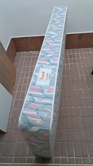 Cama completa con somier y colchón