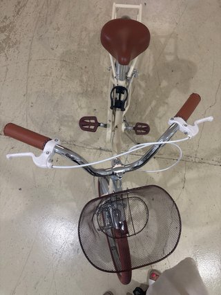 Bicicleta infantil color crema. 20 pulgadas