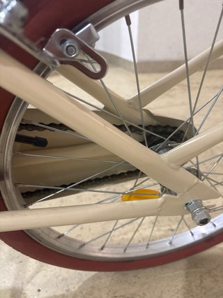Bicicleta infantil color crema. 20 pulgadas