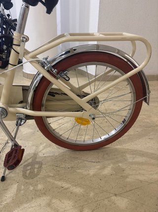 Bicicleta infantil color crema. 20 pulgadas