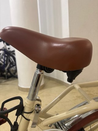 Bicicleta infantil color crema. 20 pulgadas
