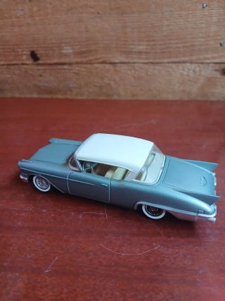 Replica Cadillac Eldorado Biarritz 1957 1:43