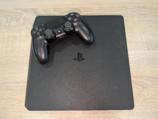 PS4 Slim 500GB Negra + Mando Original