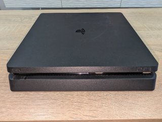 PS4 Slim 500GB Negra + Mando Original