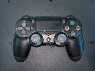 PS4 Slim 500GB Negra + Mando Original