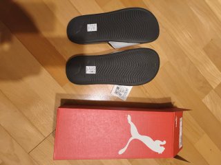 Chanclas Puma Negras y Blancas