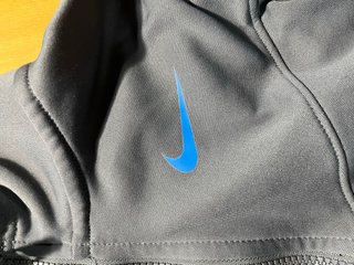 Sudadera Nike Gris con Detalles Azules