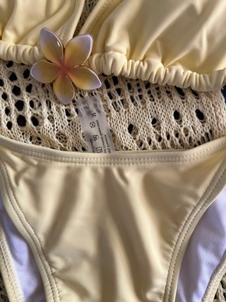 Bikini giallo con copricostume tg M