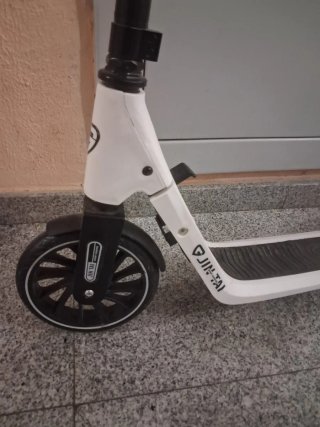 Patinete blanco JIN-TAI