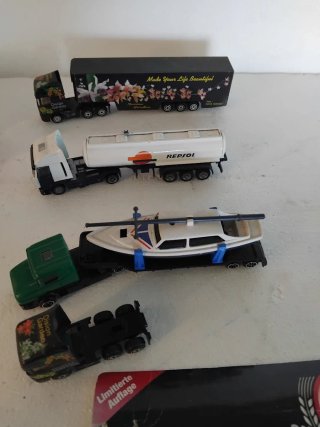 Lote 3 camiones y 2 barcos 1/64 para Jesus