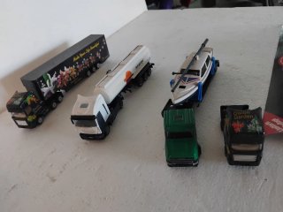 Lote 3 camiones y 2 barcos 1/64 para Jesus