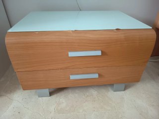 Cómoda y mesitas de noche a juego