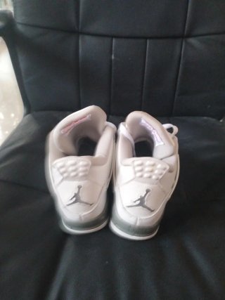 Jordan 4 Blanco Gris