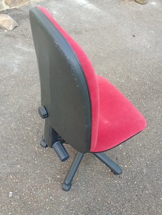 Silla ergonómica de oficina roja