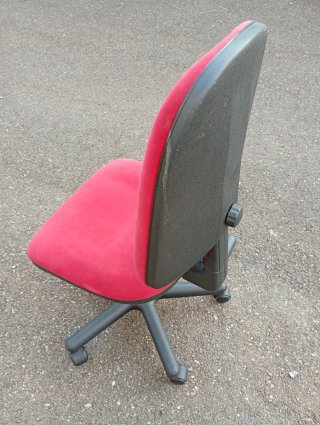 Silla ergonómica de oficina roja