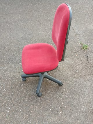 Silla ergonómica de oficina roja