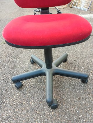 Silla ergonómica de oficina roja