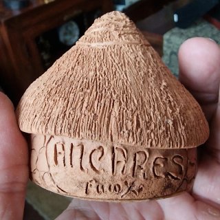 Figura Palloza barro artesanal de los Ancares