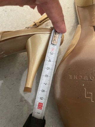 Zapatos de tacón Latouche dorados