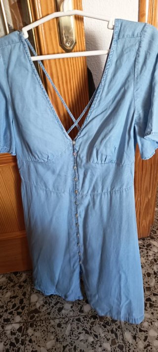 Vestido vaquero azul con botones