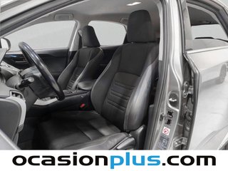 Lexus NX 300h Corporate 2WD + Navibox 145 kW (197 CV)