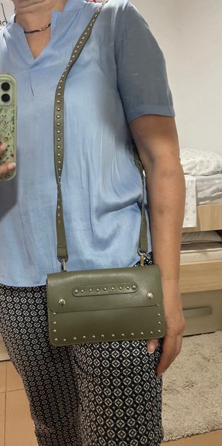 Bolso Cartera Verde con Tachuelas