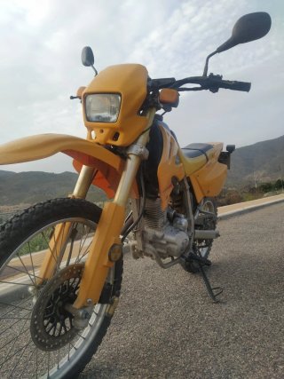 Moto Enduro Amarilla 125cc