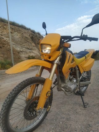 Moto Enduro Amarilla 125cc