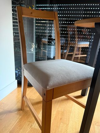 Mesa redonda y 2 sillas de comedor IKEA