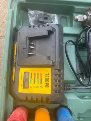 Pistola Impacto TECCPO 18V + Batería y cargador