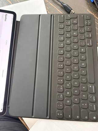 iPad Pro 12.9 M2 256GB Wi-Fi + Magic Keyboard