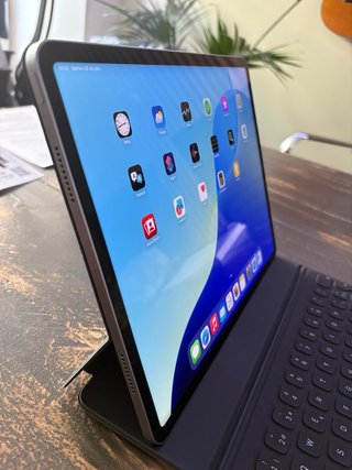 iPad Pro 12.9 M2 256GB Wi-Fi + Magic Keyboard