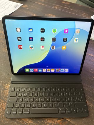 iPad Pro 12.9 M2 256GB Wi-Fi + Magic Keyboard