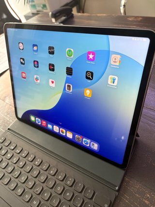 iPad Pro 12.9 M2 256GB Wi-Fi + Magic Keyboard