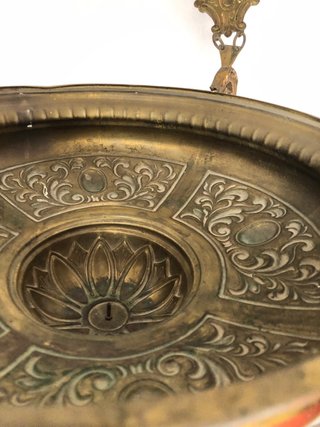 Lámpara de aceite de iglesia antigua