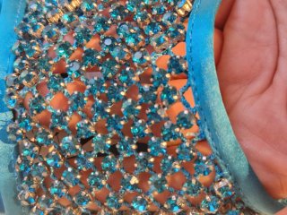 Sandalias de fiesta azules con pedrería