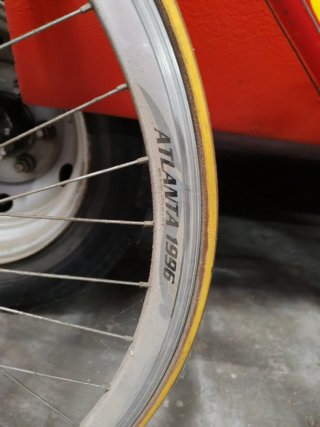 Bici da corsa Mass rossa