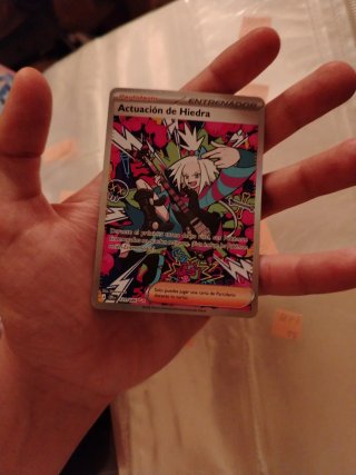 Carta Pokémon Actuación de Hiedra Entrenador