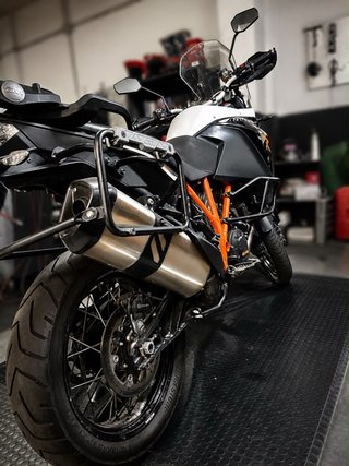 KTM 1190 Adventure R 2014 con maletas Givi