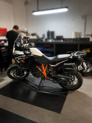 KTM 1190 Adventure R 2014 con maletas Givi