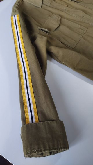 Chaqueta militar estilo cargo verde